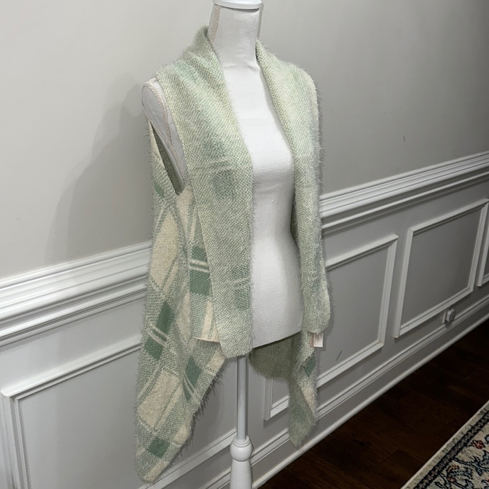 NWT LOF Love of New York Vest Cardigan